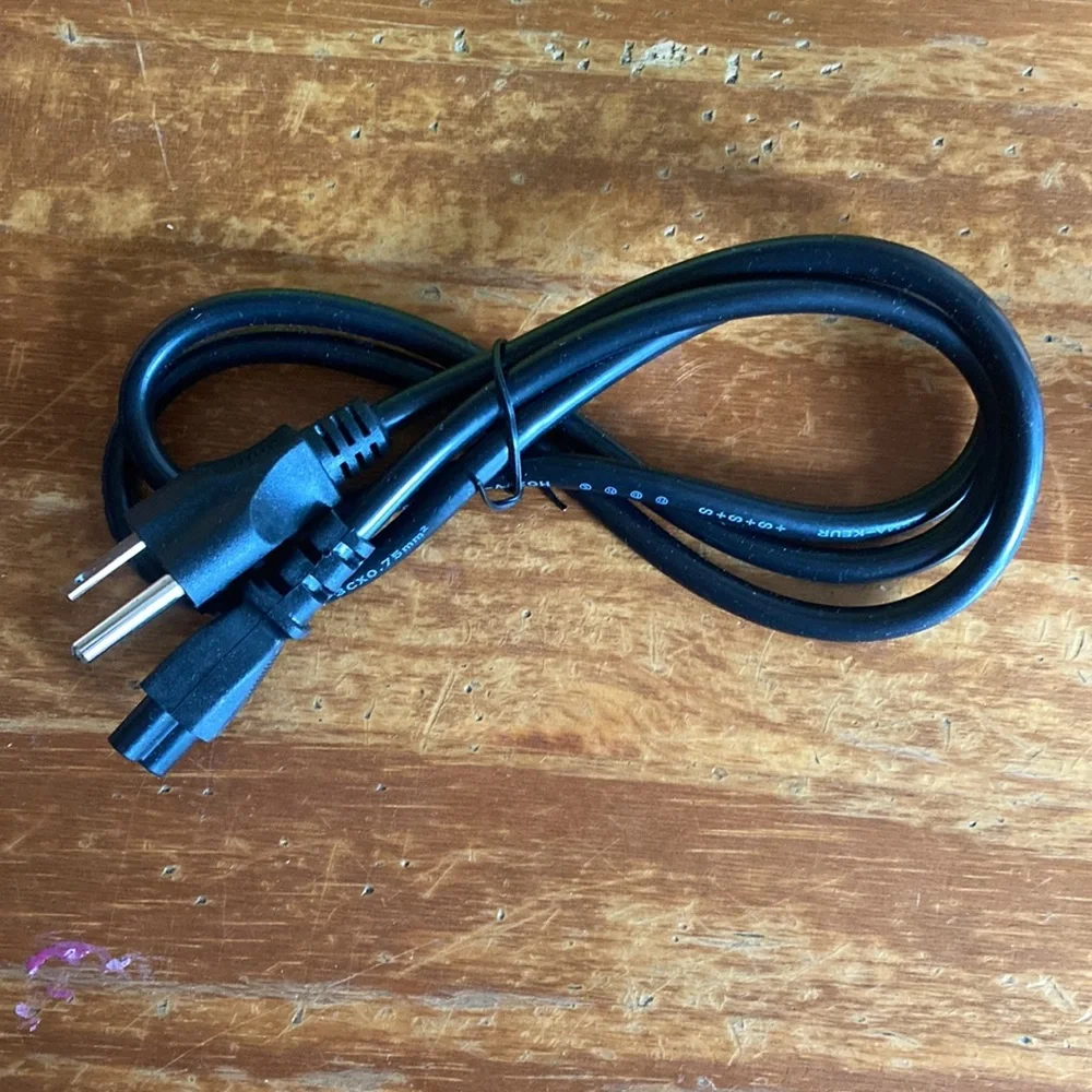 NIB Tolin notebook AC power adapter